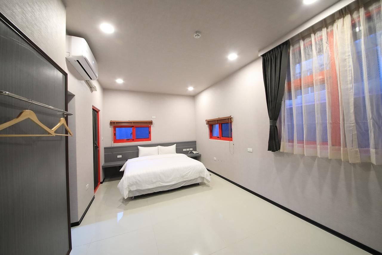 花蓮亮君經典民宿1館加2館民宿-東大門夜市-電梯包棟bright King Homestay 花蓮市 エクステリア 写真