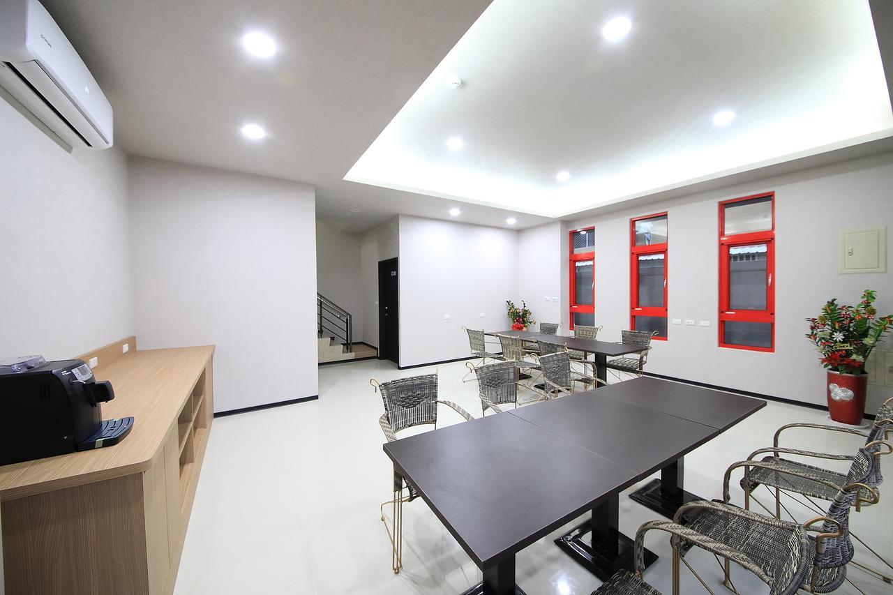 花蓮亮君經典民宿1館加2館民宿-東大門夜市-電梯包棟bright King Homestay 花蓮市 エクステリア 写真