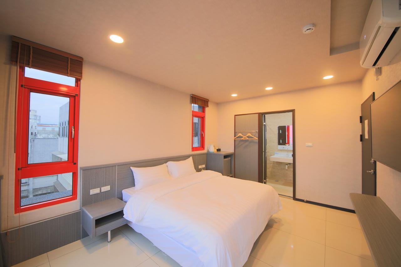 花蓮亮君經典民宿1館加2館民宿-東大門夜市-電梯包棟bright King Homestay 花蓮市 エクステリア 写真