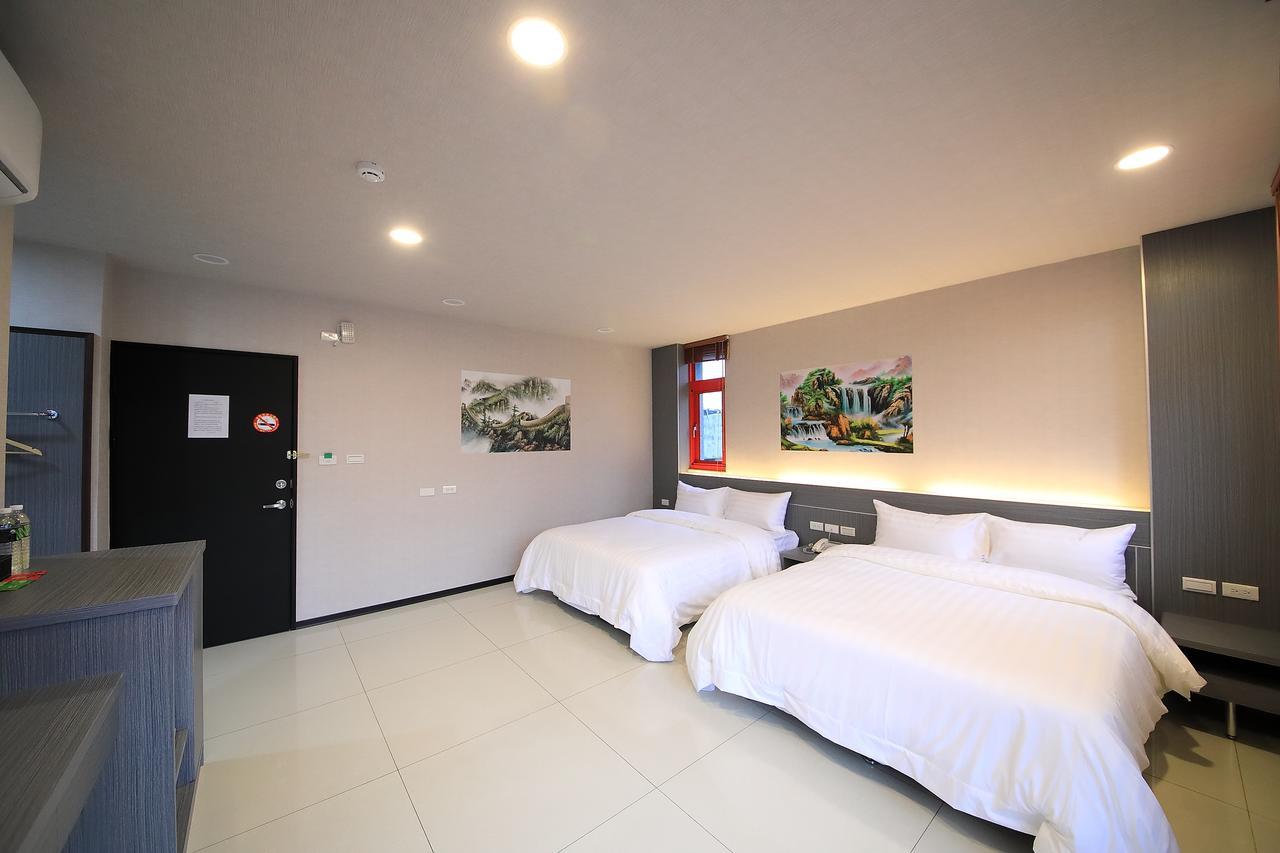 花蓮亮君經典民宿1館加2館民宿-東大門夜市-電梯包棟bright King Homestay 花蓮市 エクステリア 写真