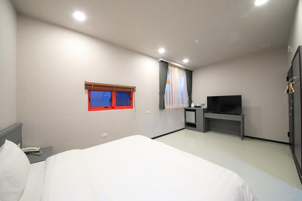 花蓮亮君經典民宿1館加2館民宿-東大門夜市-電梯包棟bright King Homestay 花蓮市 エクステリア 写真