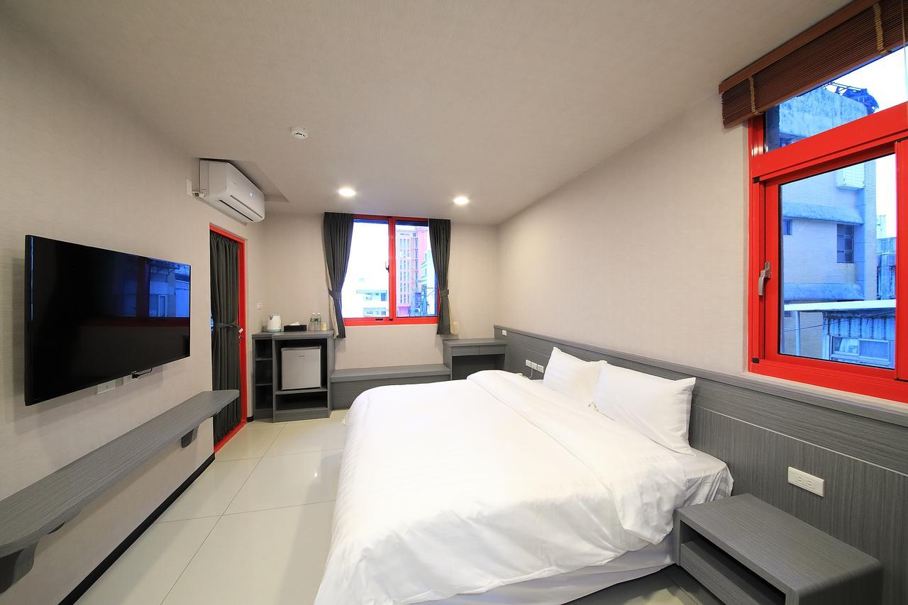 花蓮亮君經典民宿1館加2館民宿-東大門夜市-電梯包棟bright King Homestay 花蓮市 エクステリア 写真