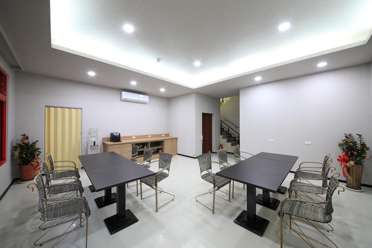 花蓮亮君經典民宿1館加2館民宿-東大門夜市-電梯包棟bright King Homestay 花蓮市 エクステリア 写真